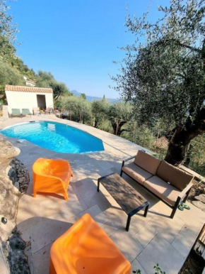 Studio avec piscine et vue panoramique à Gilette